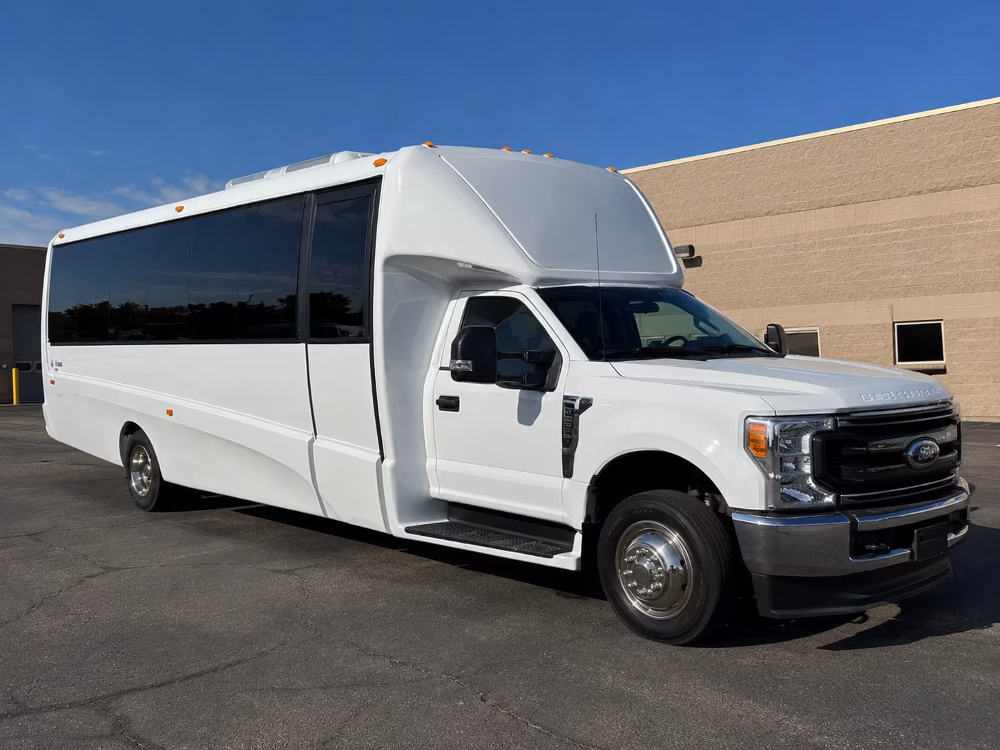 minibuses for zoo miami and wildlife field trips